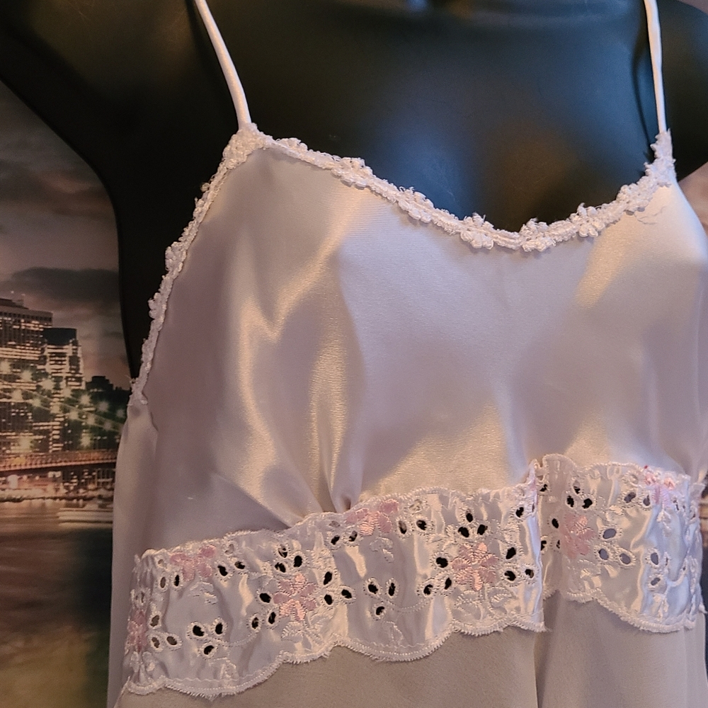 Lingerie - Picture 4 of 9